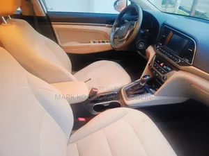 Hyundai Elantra 2018 White