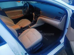 Hyundai Elantra 2018 White