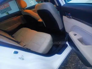 Hyundai Elantra 2018 White