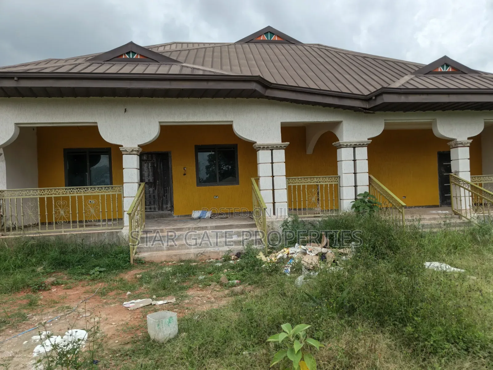 10bdrm House in Adesina  ( Near, Kumasi Metropolitan for sale