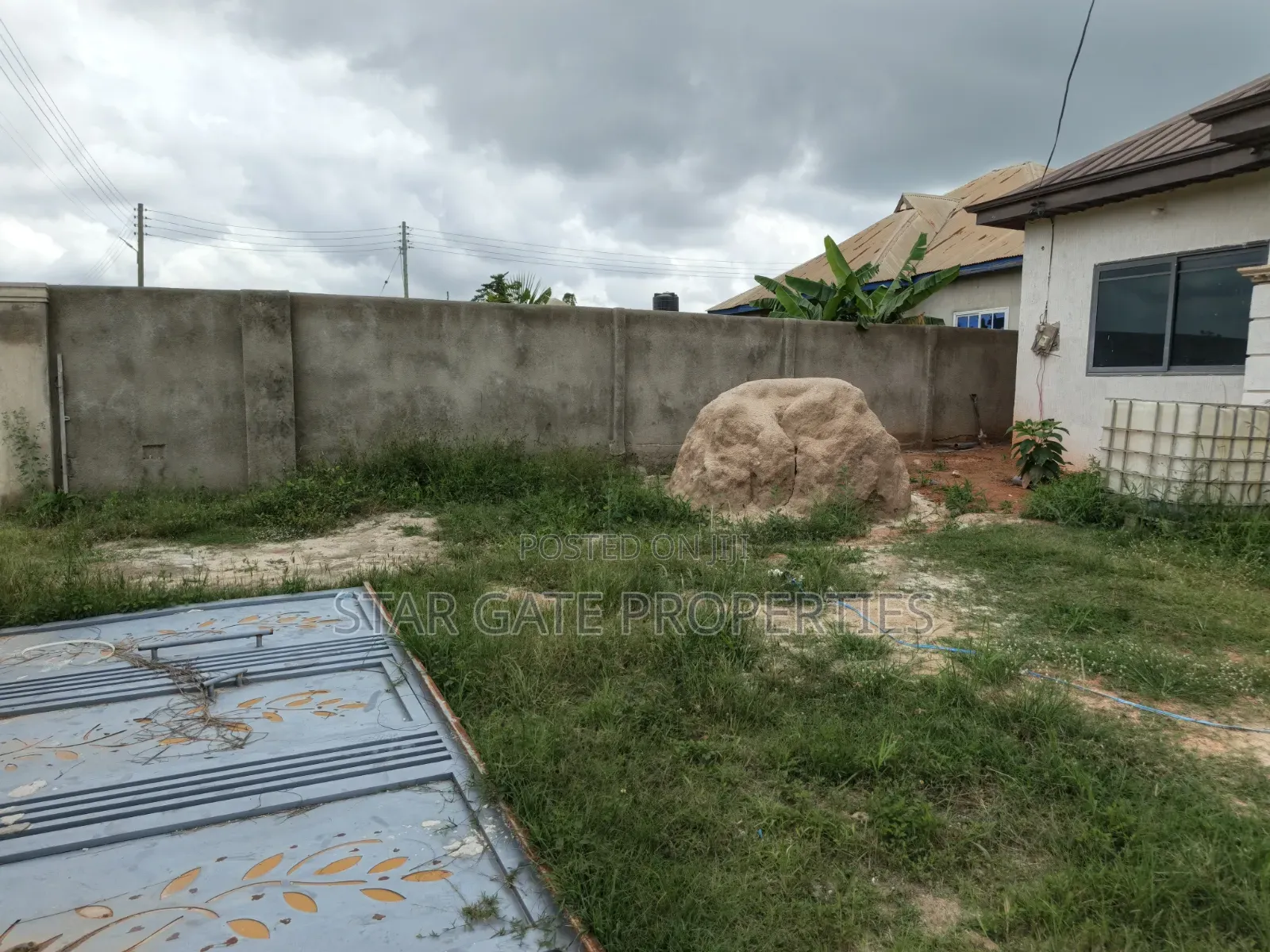 10bdrm House in Adesina  ( Near, Kumasi Metropolitan for sale