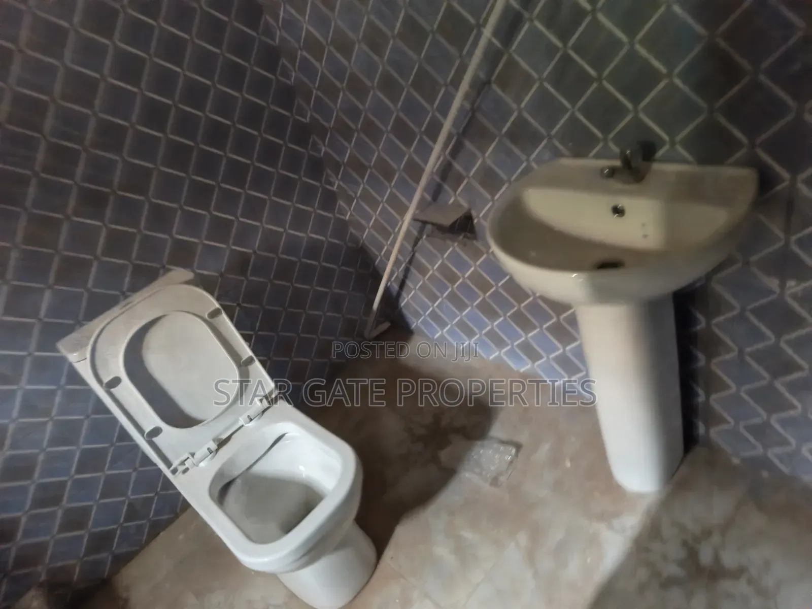 10bdrm House in Adesina  ( Near, Kumasi Metropolitan for sale