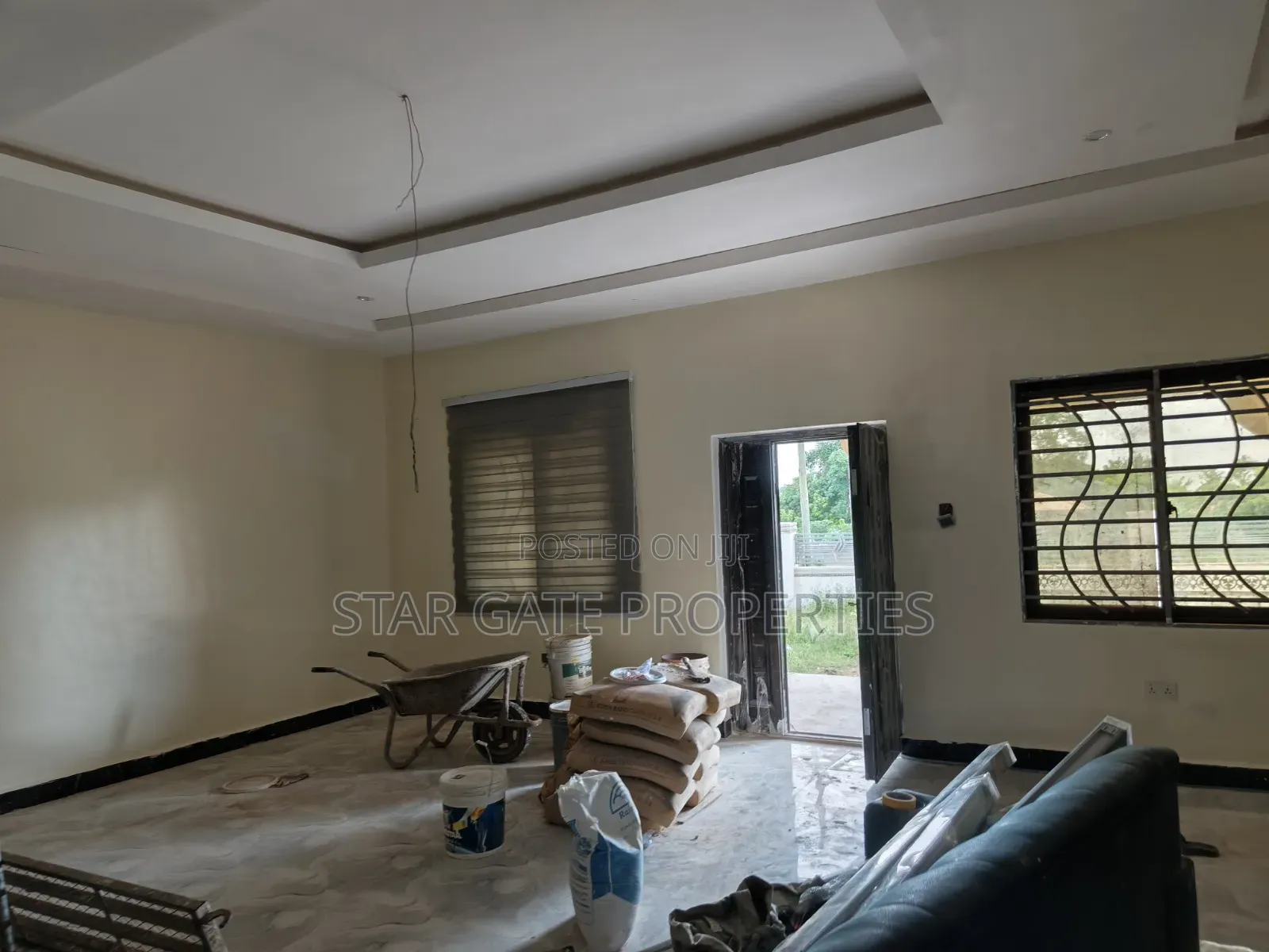 10bdrm House in Adesina  ( Near, Kumasi Metropolitan for sale