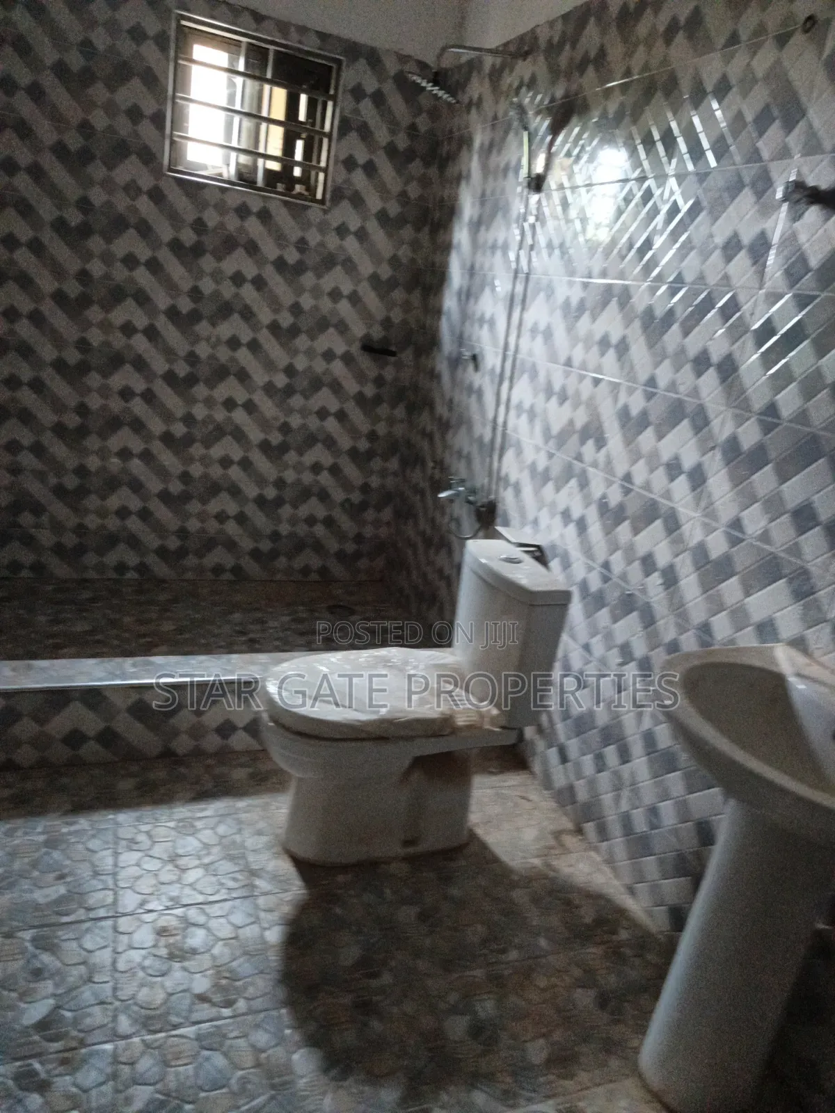 10bdrm House in Adesina  ( Near, Kumasi Metropolitan for sale