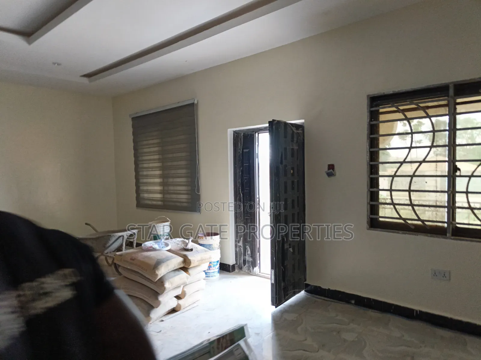 10bdrm House in Adesina  ( Near, Kumasi Metropolitan for sale