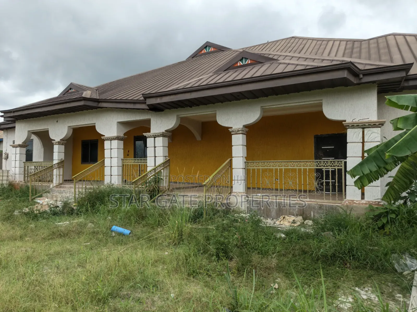 10bdrm House in Adesina  ( Near, Kumasi Metropolitan for sale