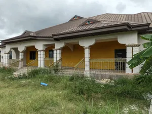 10bdrm House in Adesina  ( Near, Kumasi Metropolitan for sale