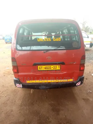 Toyota HiAce 2001 Yellow