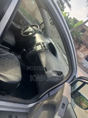 Toyota Vitz 2010 Pearl