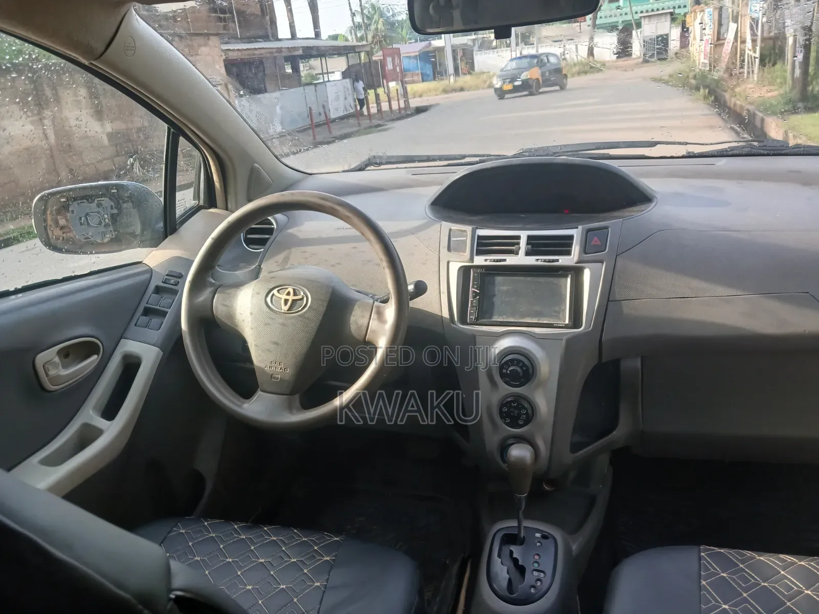 Toyota Vitz 2010 Pearl