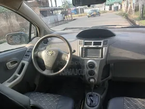 Toyota Vitz 2010 Pearl