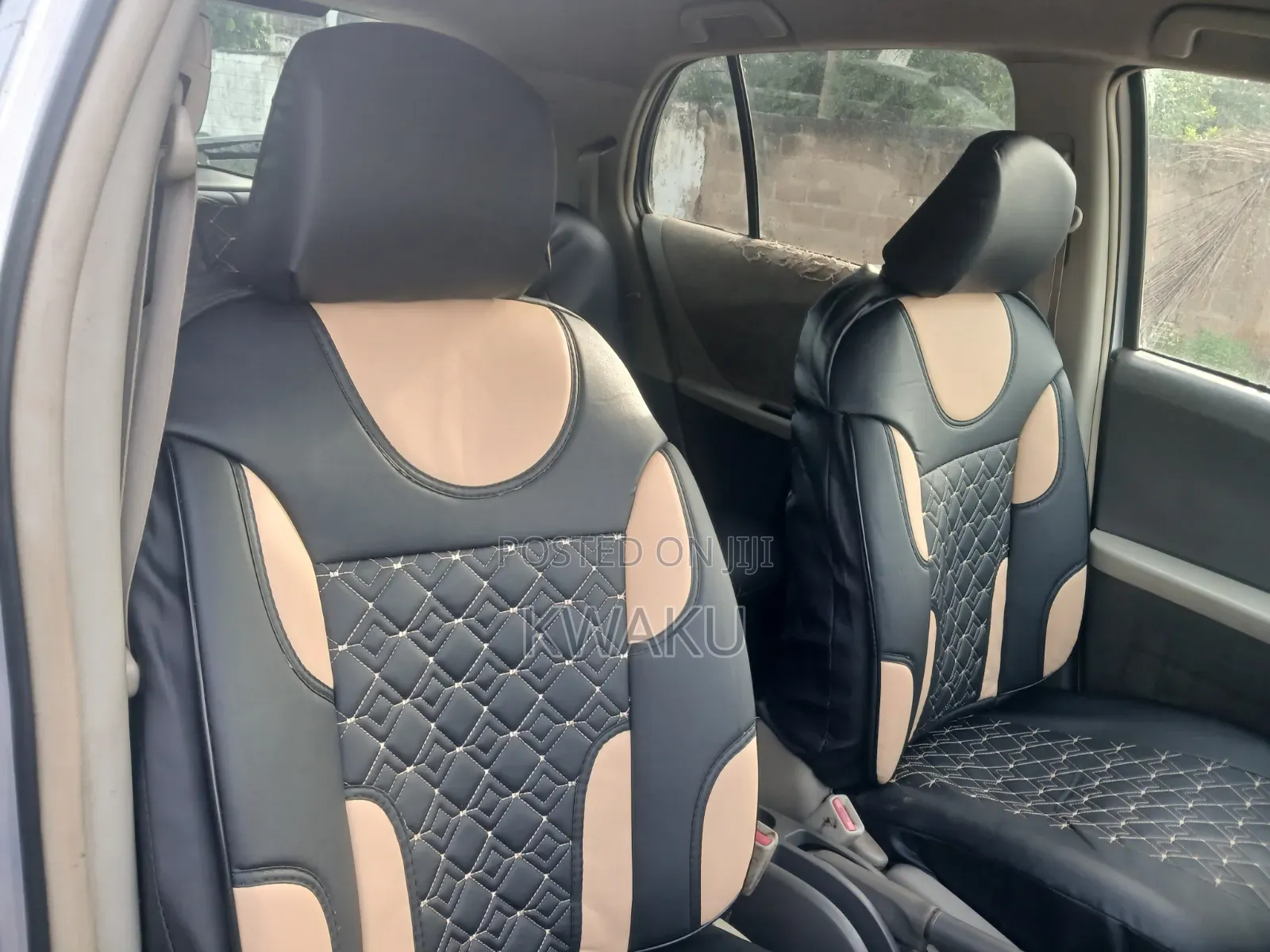 Toyota Vitz 2010 Pearl