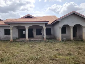 6bdrm House in Santasi Kokobeng, Kumasi Metropolitan for sale