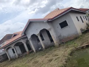6bdrm House in Santasi Kokobeng, Kumasi Metropolitan for sale