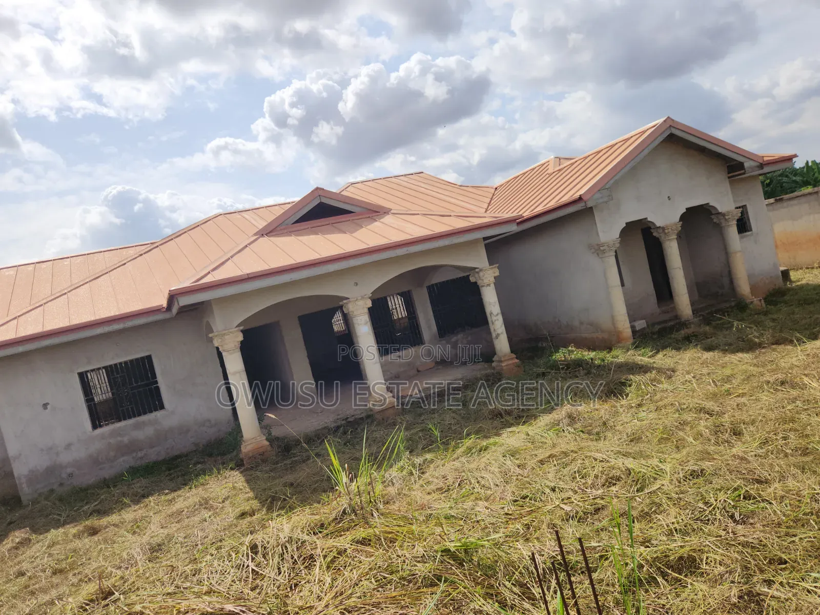 6bdrm House in Santasi Kokobeng, Kumasi Metropolitan for sale
