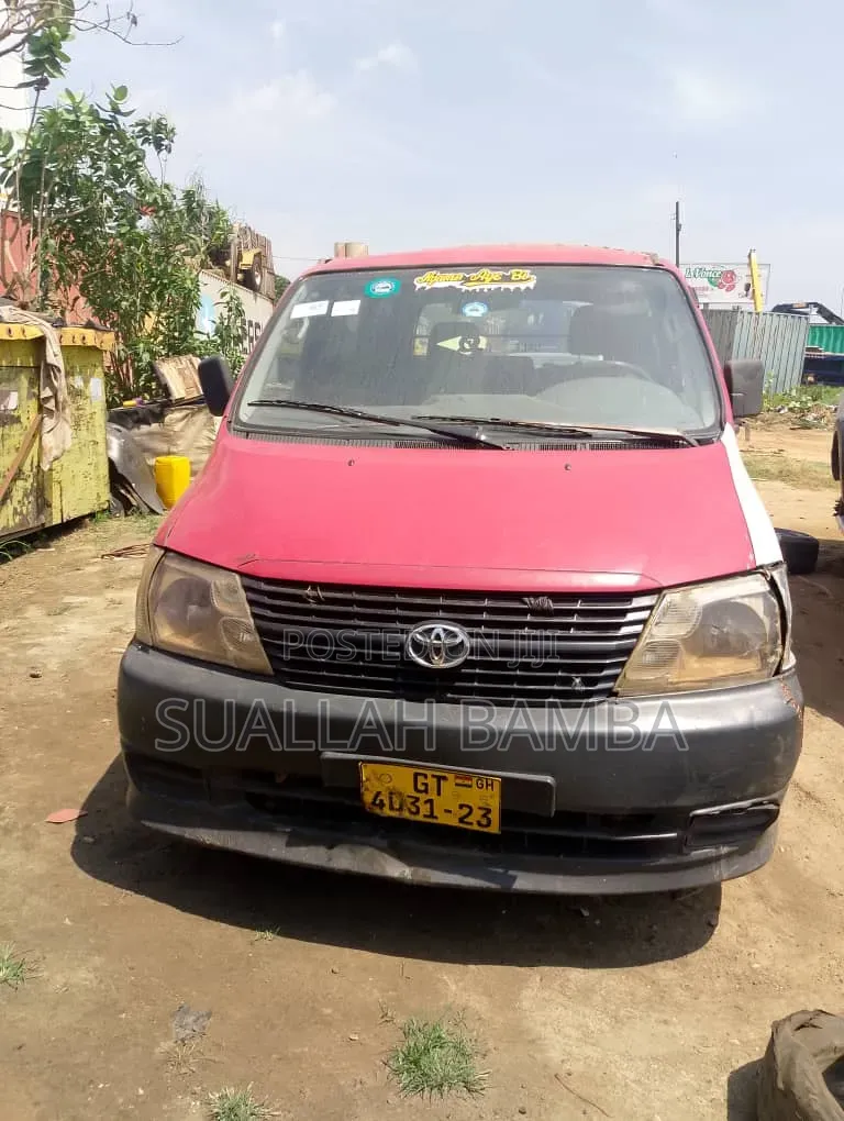 Toyota HiAce 2001 Yellow