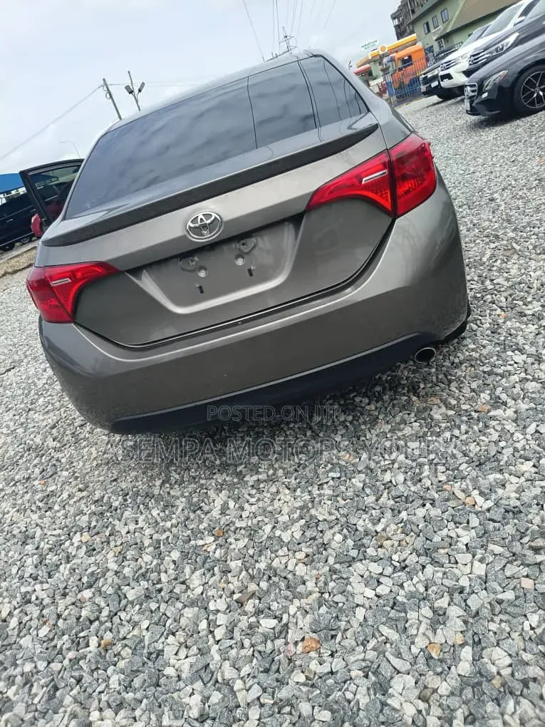 Toyota Corolla L 4dr Sedan (1.8L 4cyl CVT) 2017 Gray