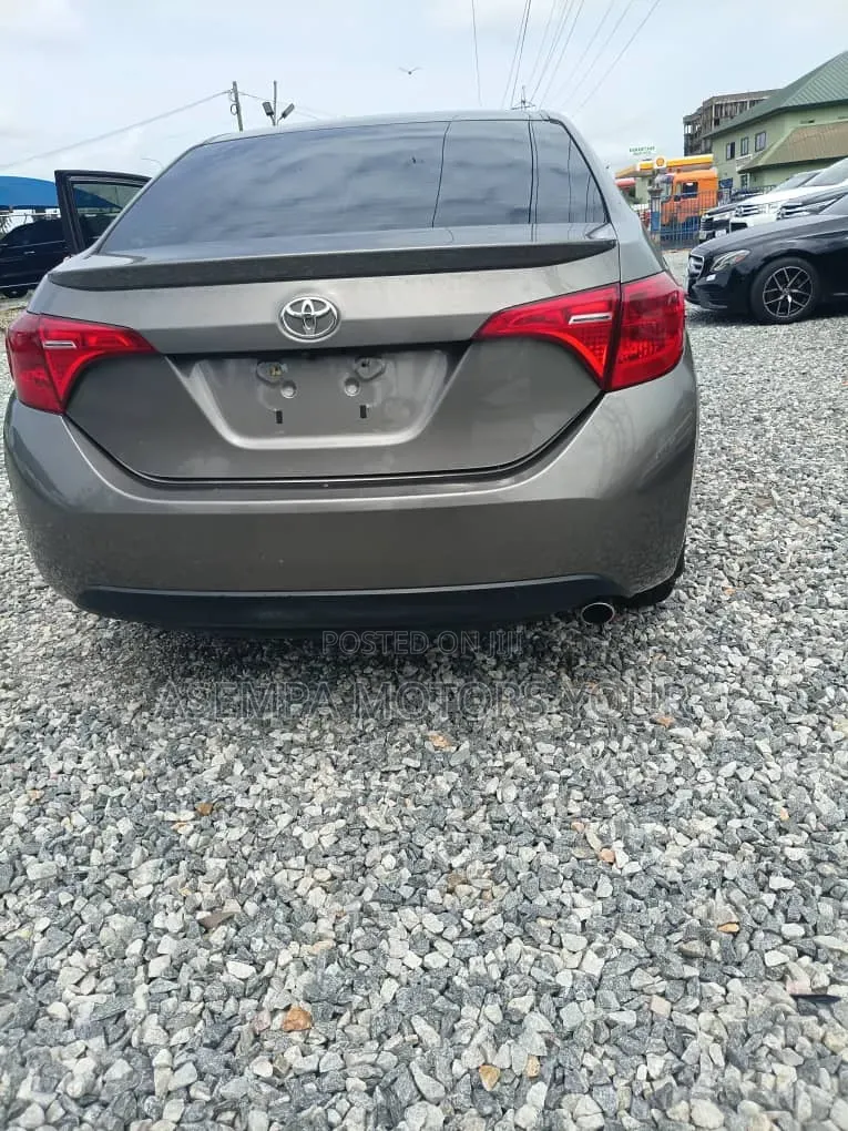 Toyota Corolla L 4dr Sedan (1.8L 4cyl CVT) 2017 Gray