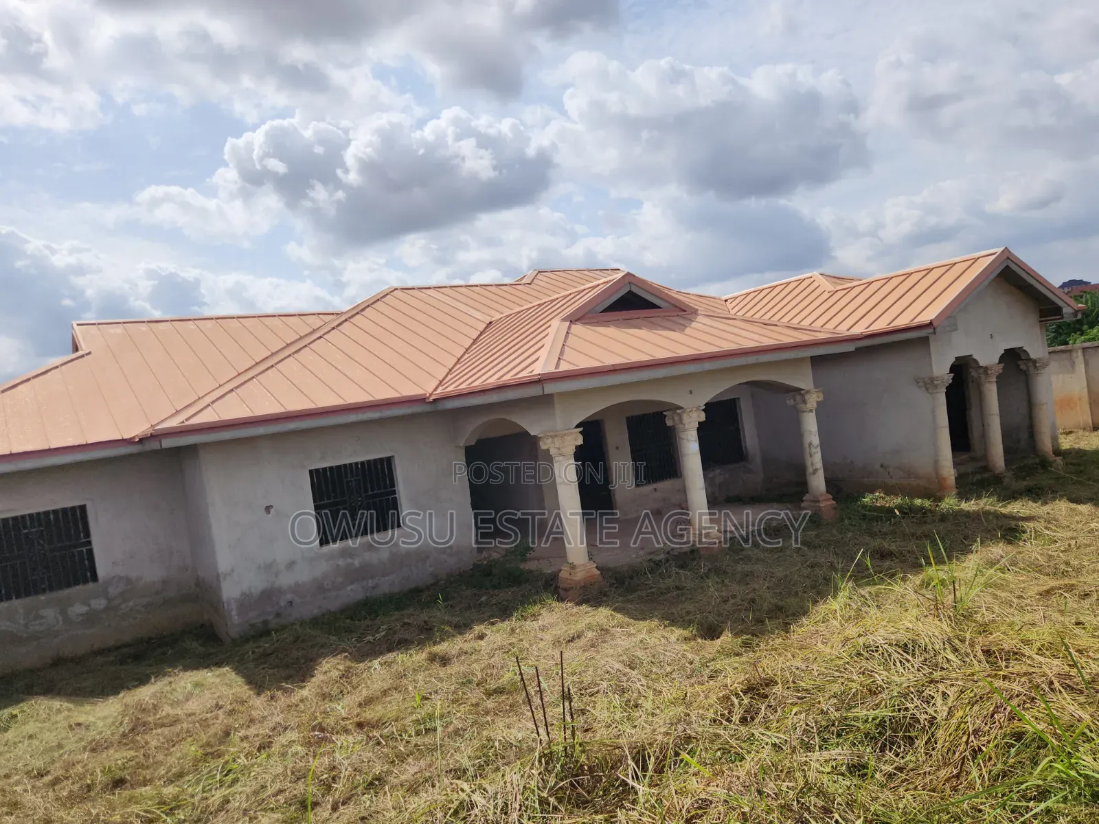 6bdrm House in Santasi Kokobeng, Kumasi Metropolitan for sale