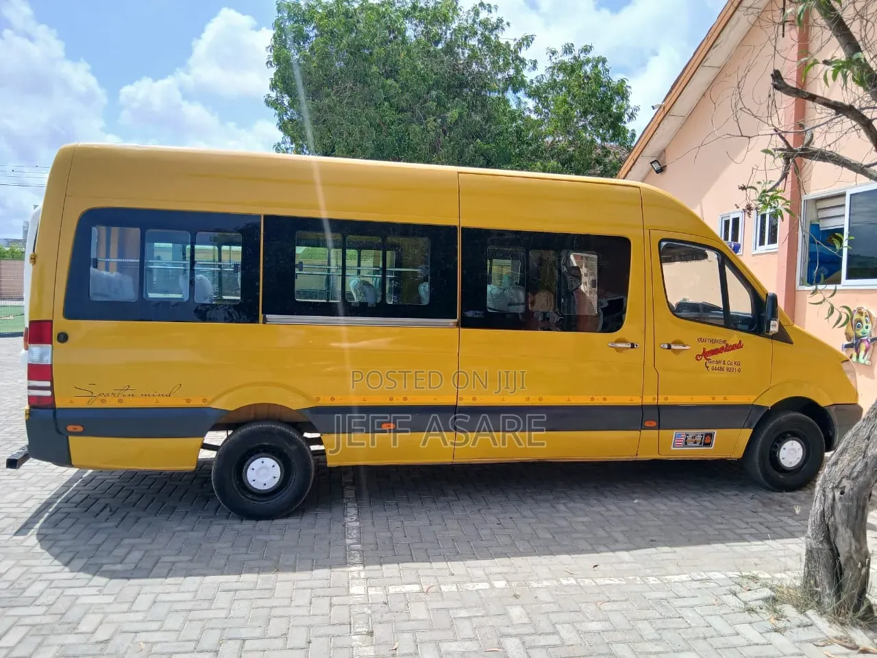 Mercedes-Benz Sprinter 2010 Yellow