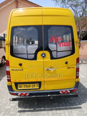 Mercedes-Benz Sprinter 2010 Yellow