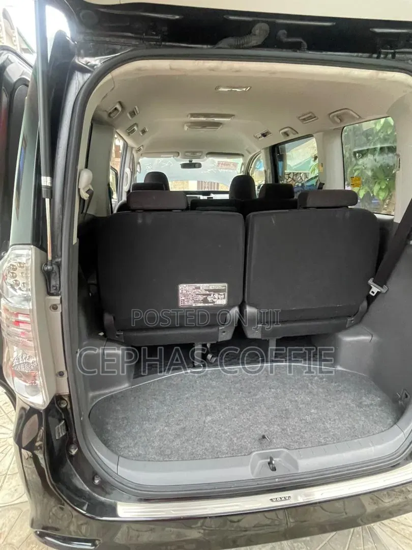 Toyota Voxy 2010 Black