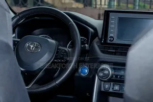 Toyota RAV4 XLE 2022 Blue