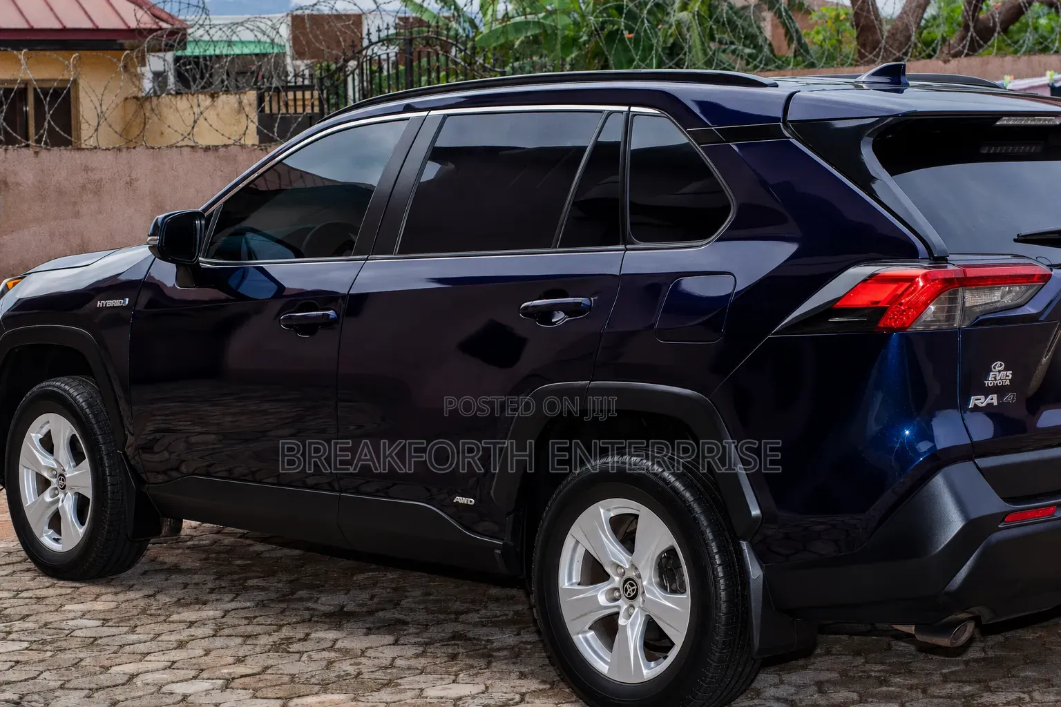 Toyota RAV4 XLE 2022 Blue