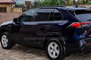 Toyota RAV4 XLE 2022 Blue