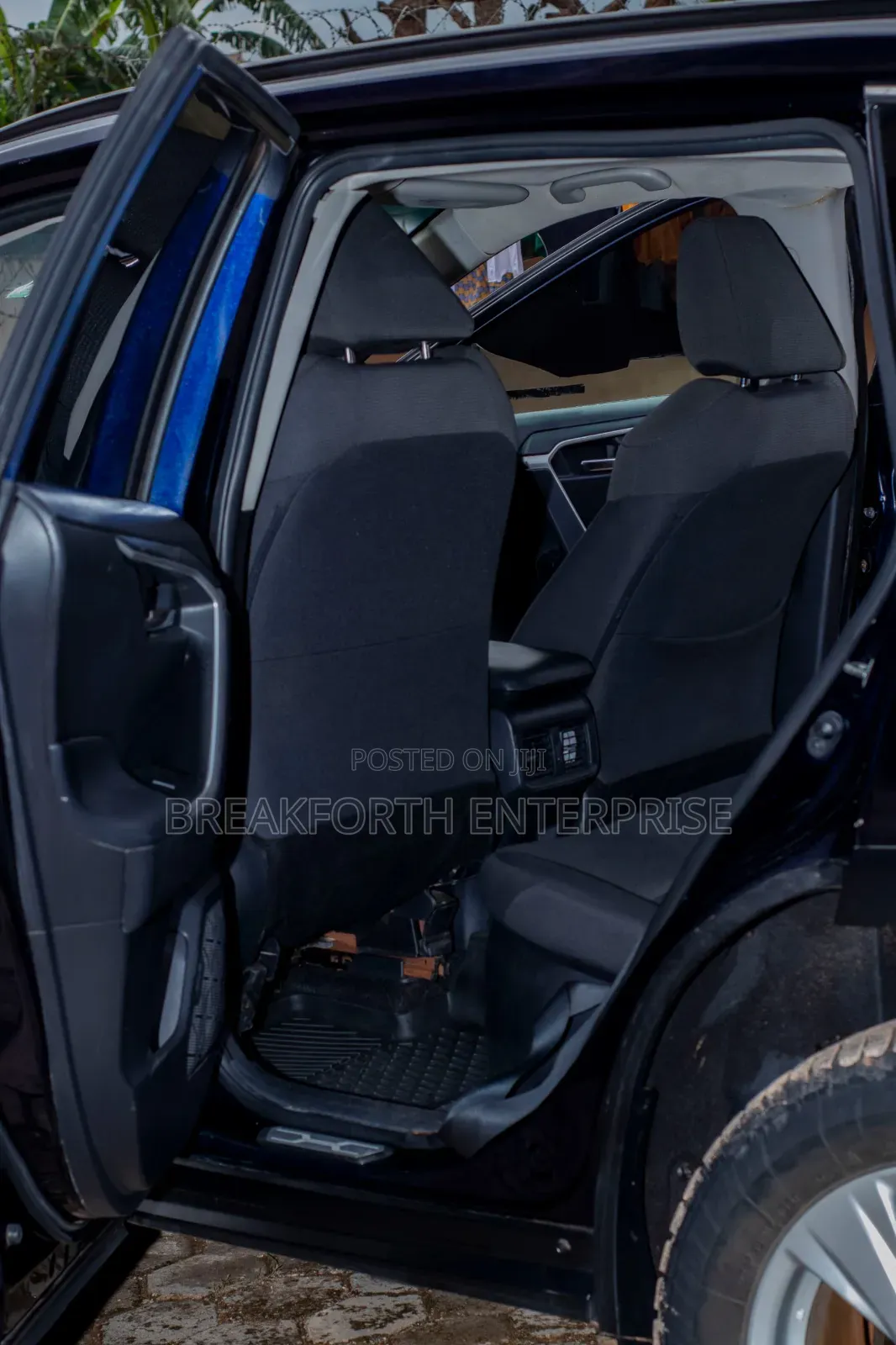 Toyota RAV4 XLE 2022 Blue