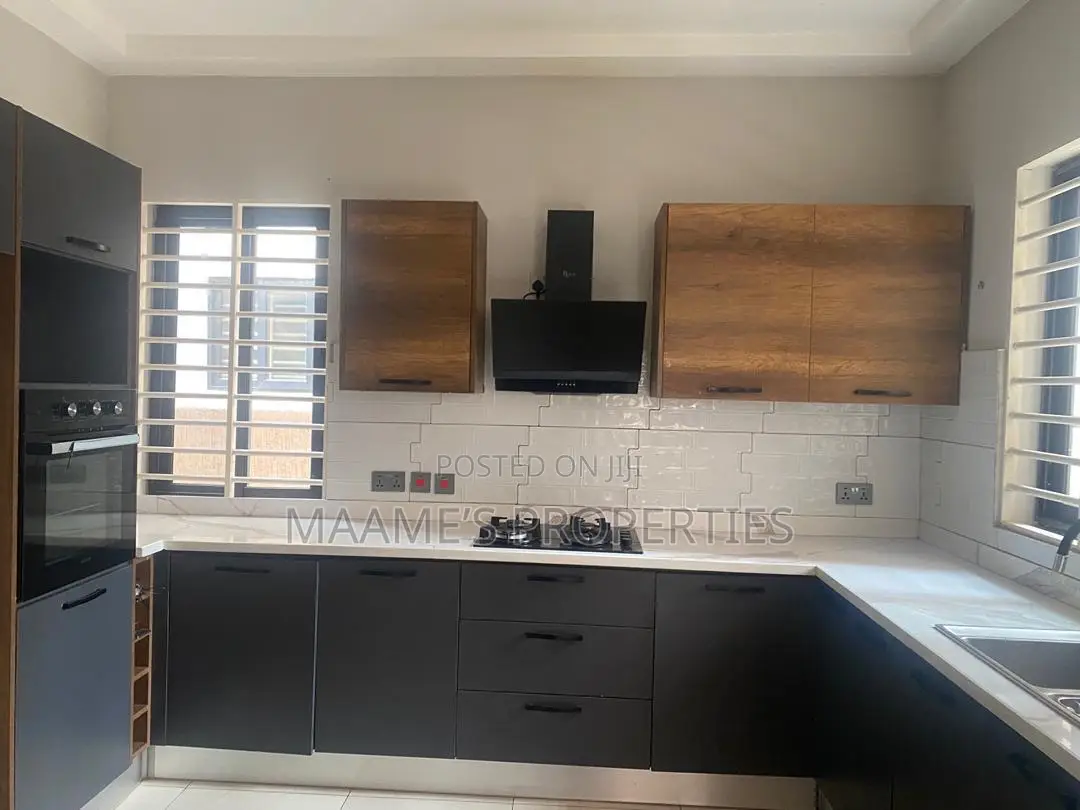 4bdrm Duplex in Oyarifa for rent