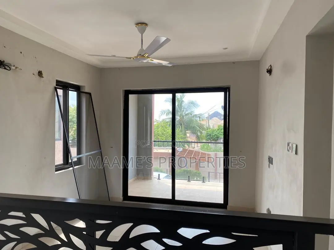 4bdrm Duplex in Oyarifa for rent