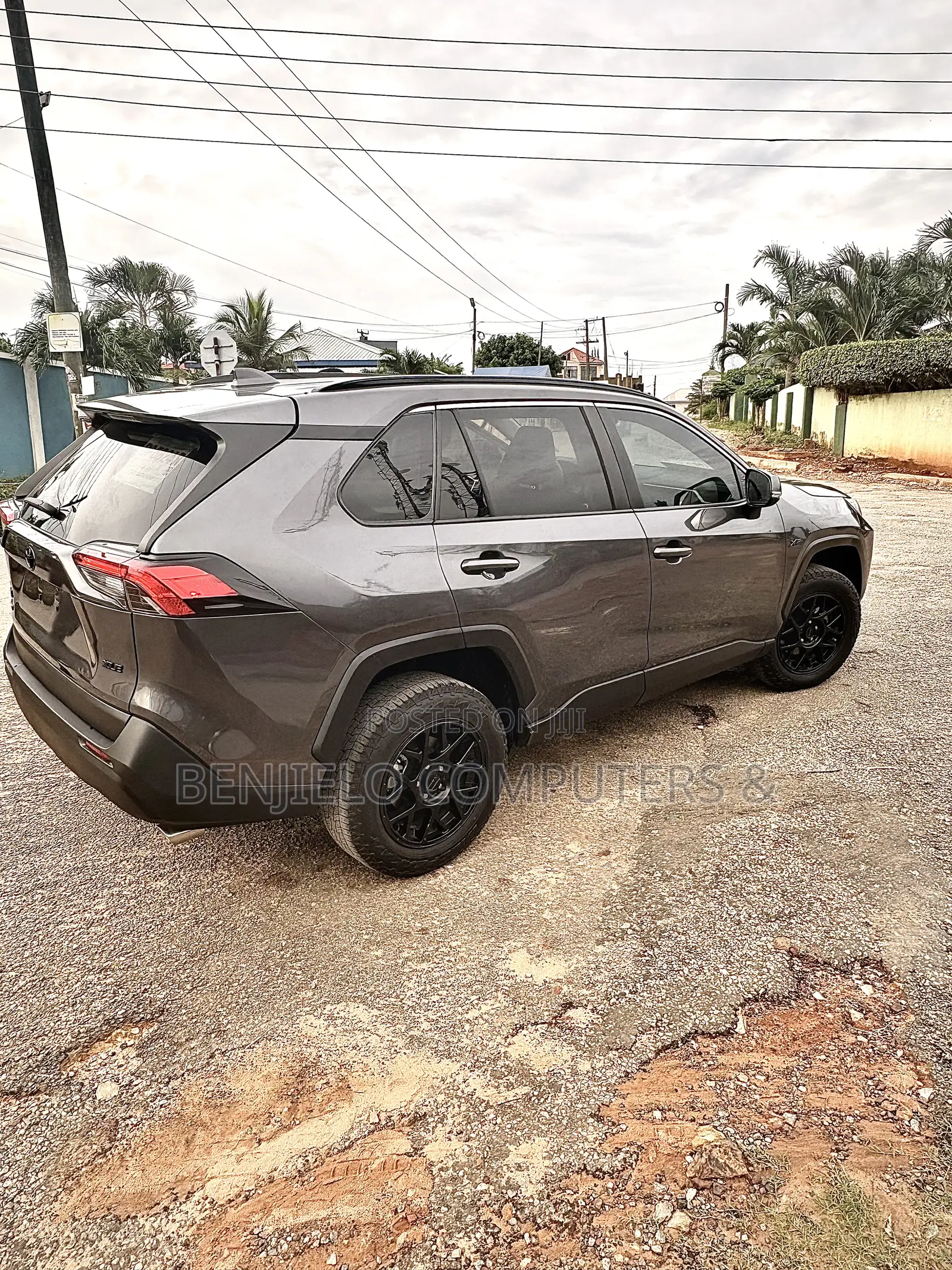 Toyota RAV4 XLE FWD 2023 Gray