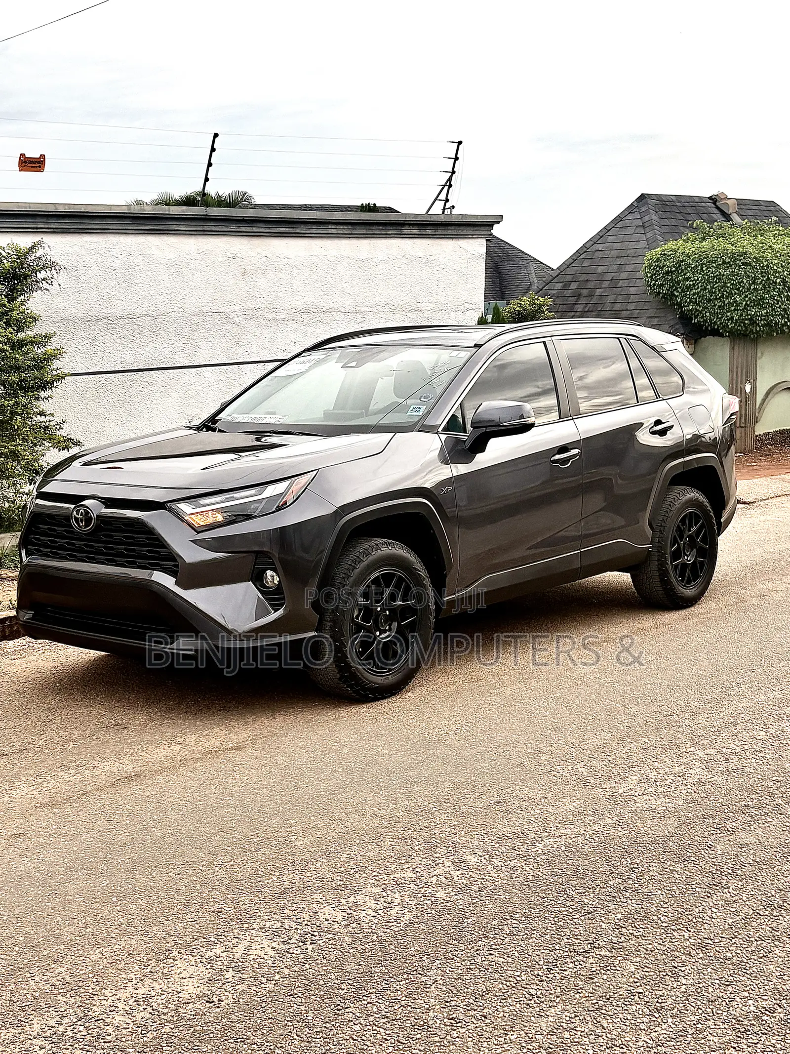 Toyota RAV4 XLE FWD 2023 Gray
