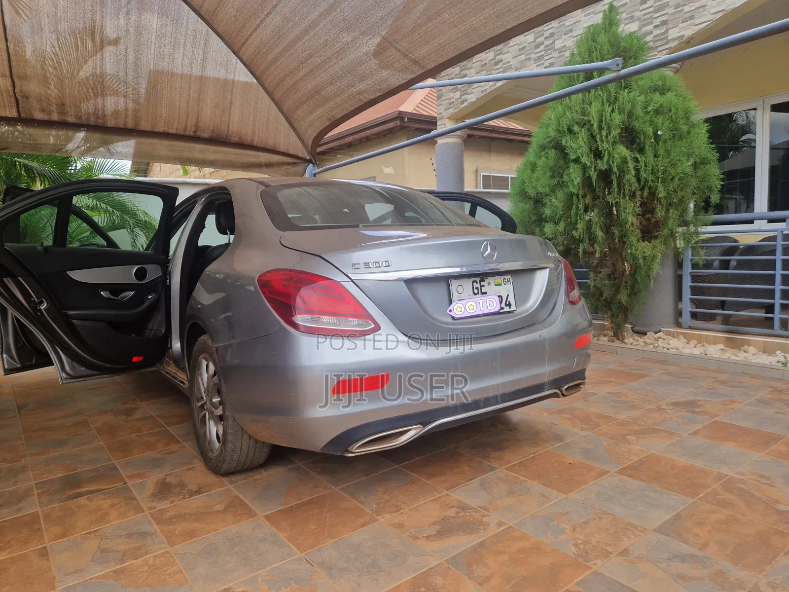 Mercedes-Benz C300 Luxury 4dr AWD 4Matic Sedan (2.0L 4cyl 7A) 2015