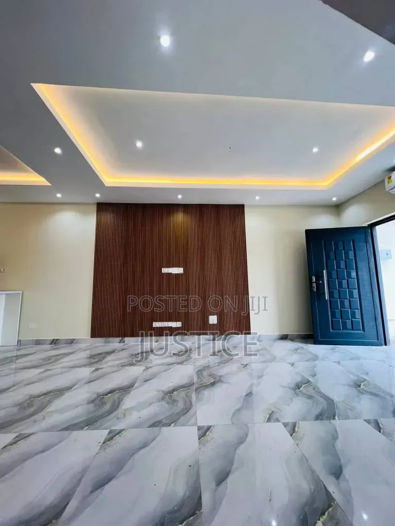 2bdrm House in Ashaley Botwe, School Junction for rent
