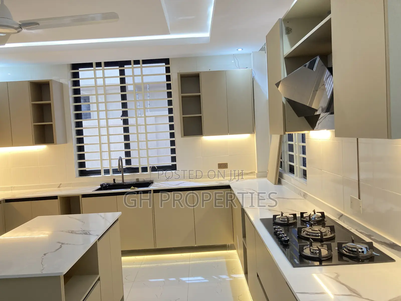 4bdrm Duplex in Sokoban Kwanwoma., Kumasi Metropolitan for sale