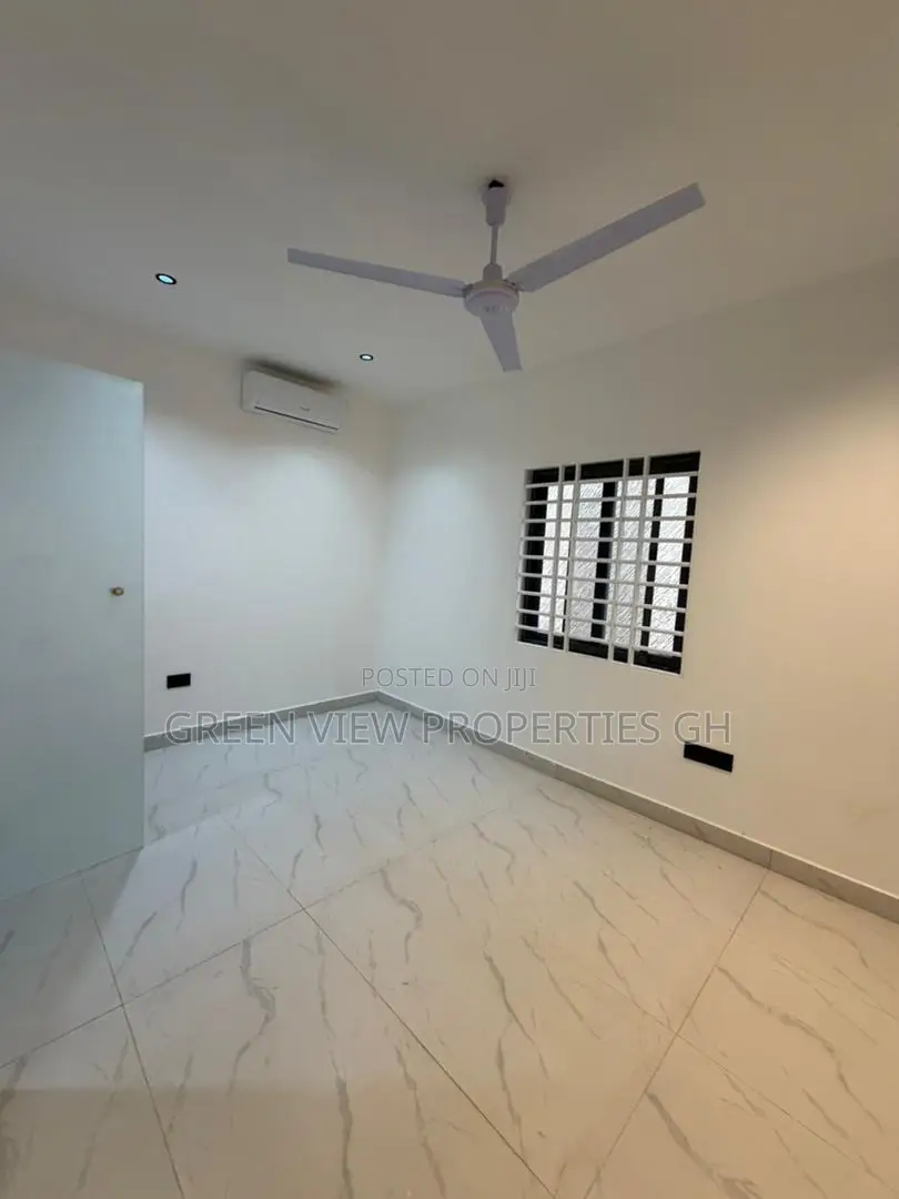 5bdrm Duplex in Dansoman for sale