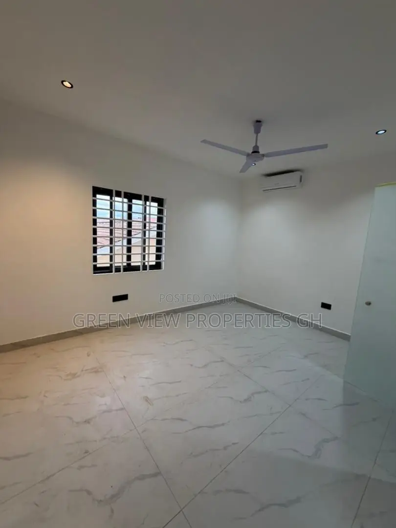 5bdrm Duplex in Dansoman for sale
