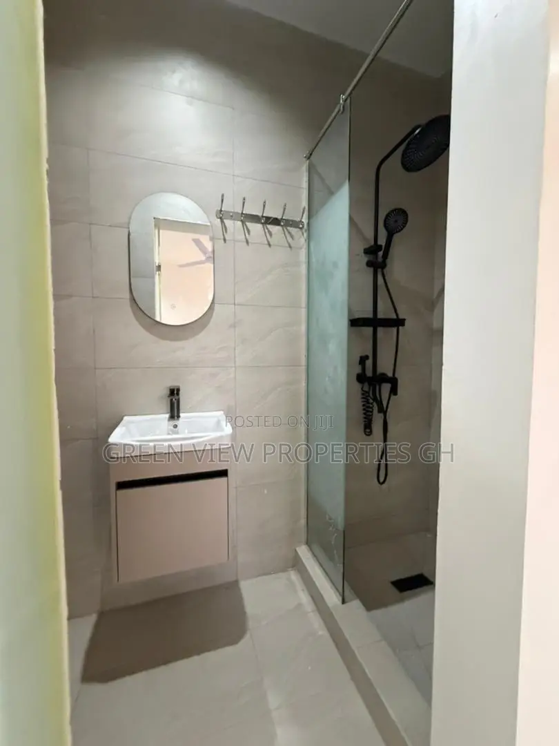 5bdrm Duplex in Dansoman for sale