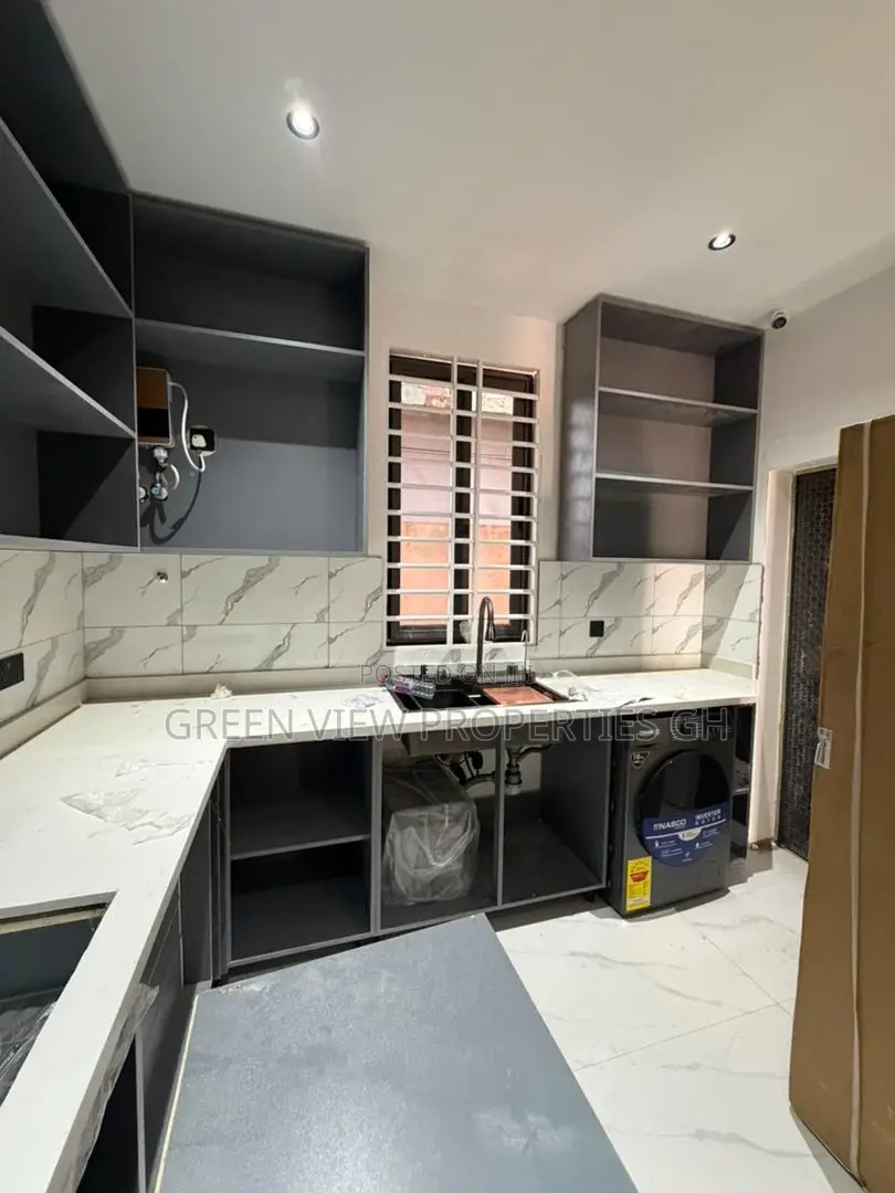 5bdrm Duplex in Dansoman for sale