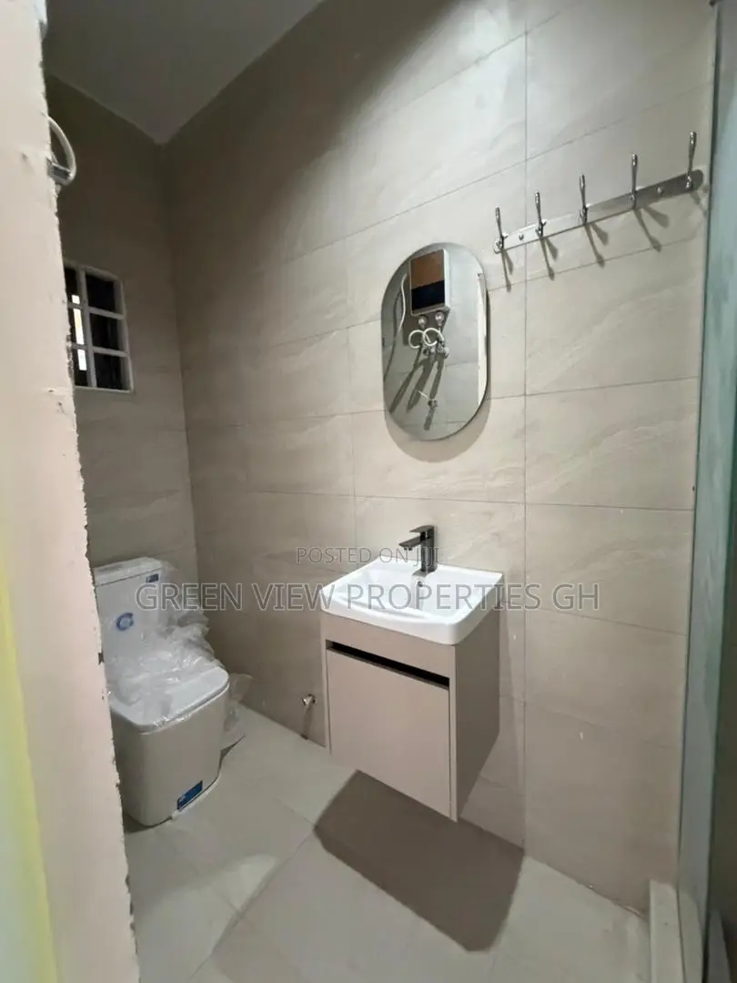 5bdrm Duplex in Dansoman for sale