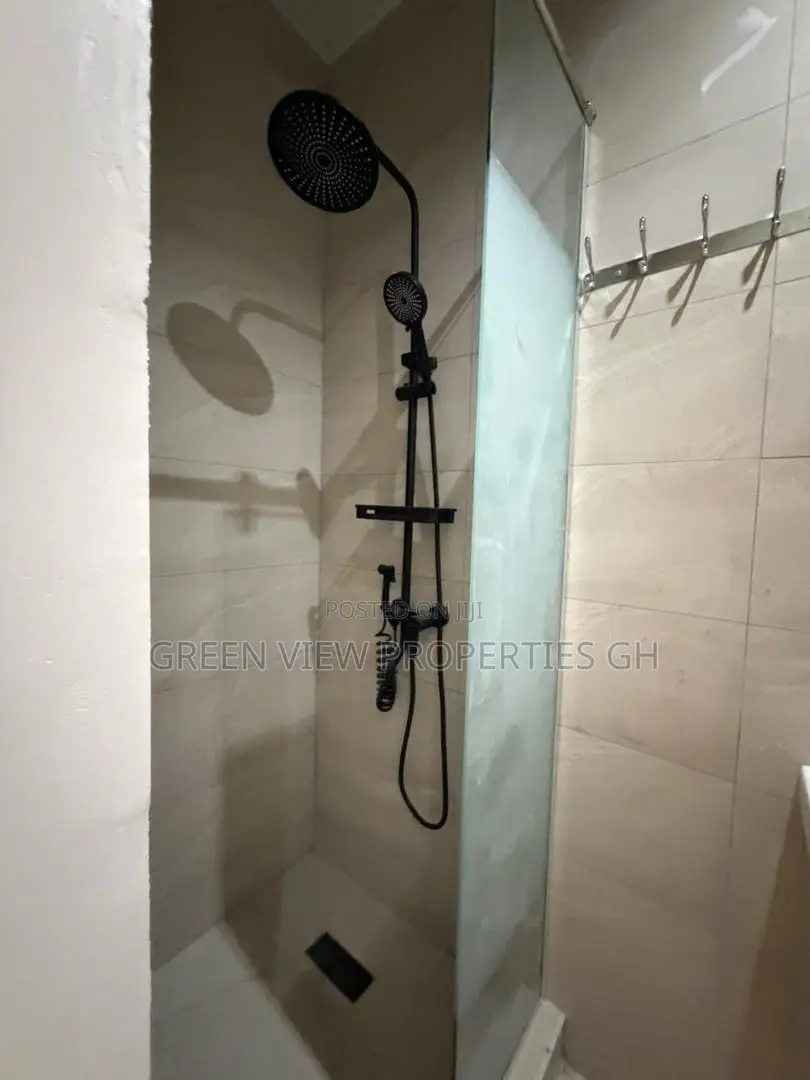 5bdrm Duplex in Dansoman for sale