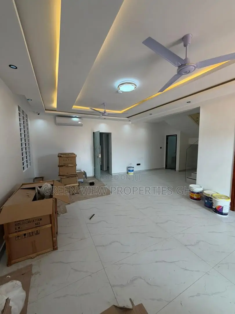 5bdrm Duplex in Dansoman for sale
