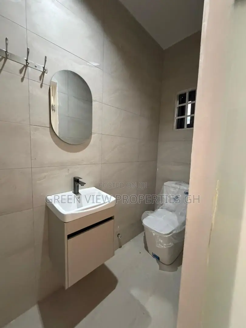 5bdrm Duplex in Dansoman for sale