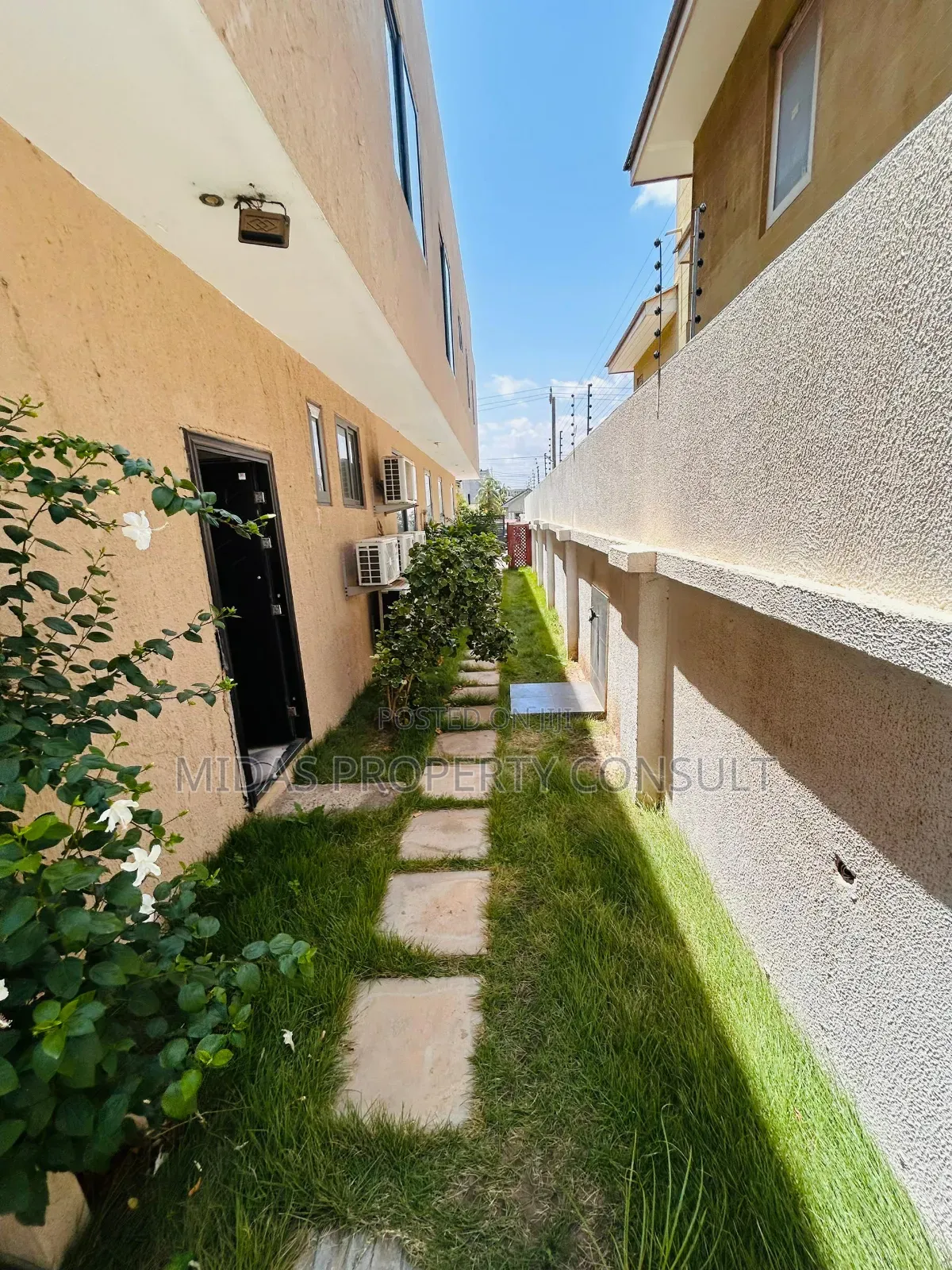 4bdrm House in Adjiringanor, Otano for sale