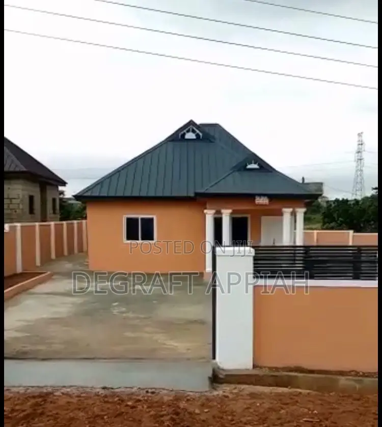 3bdrm House in Sokoban Kwanwoma, Kumasi Metropolitan for sale