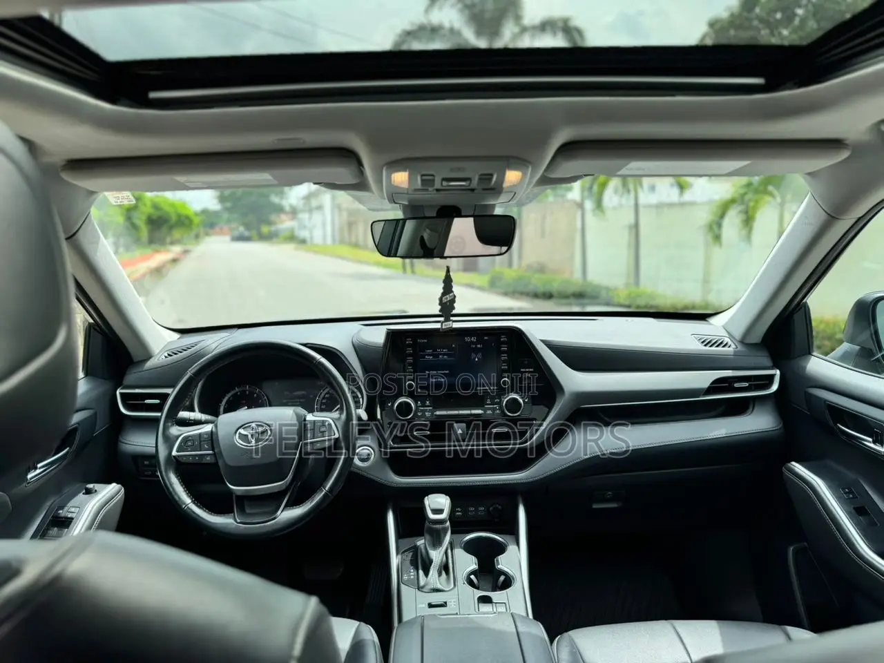 Toyota Highlander XLE 2022 Gray