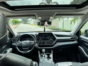 Toyota Highlander XLE 2022 Gray