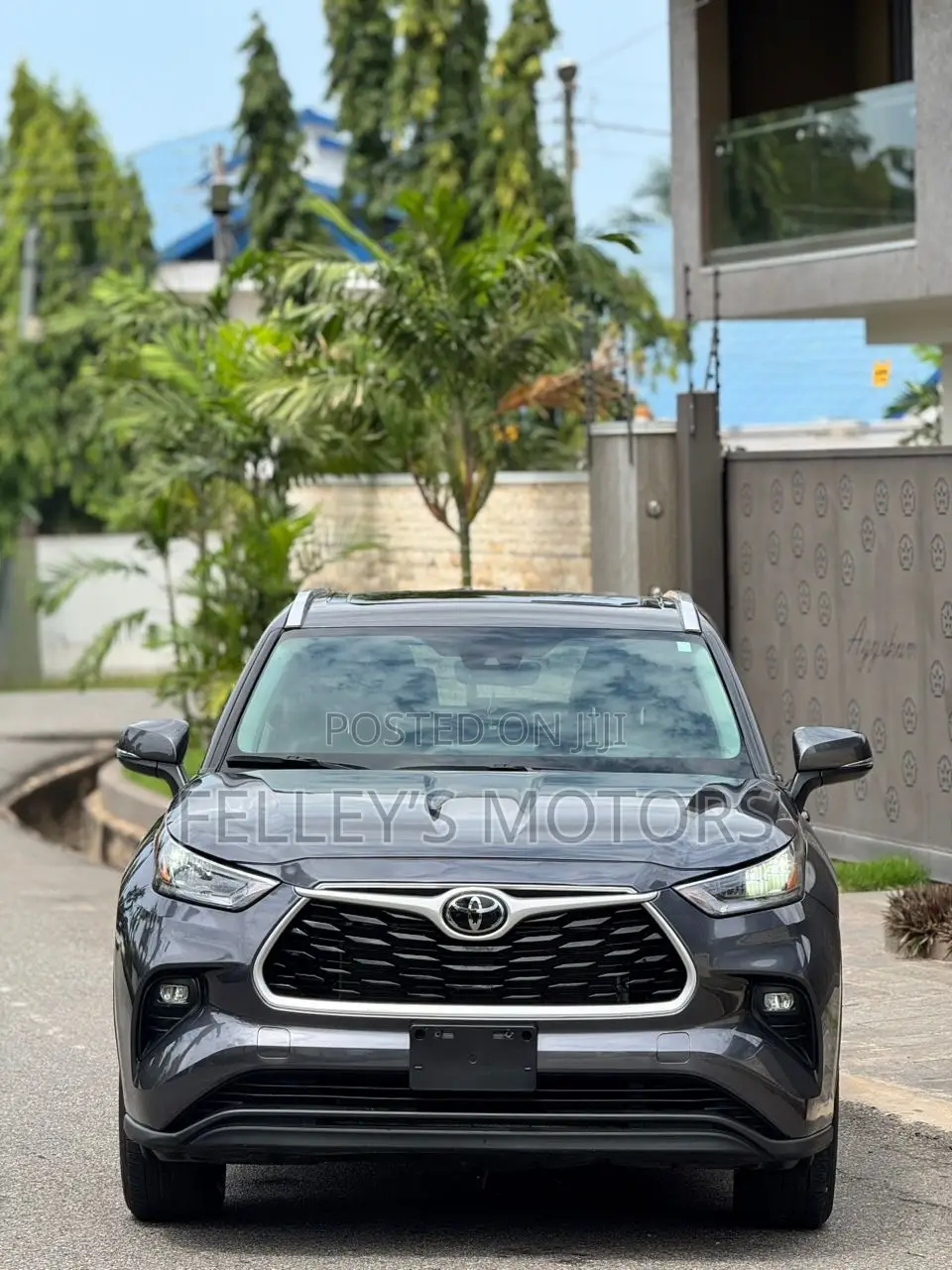 Toyota Highlander XLE 2022 Gray